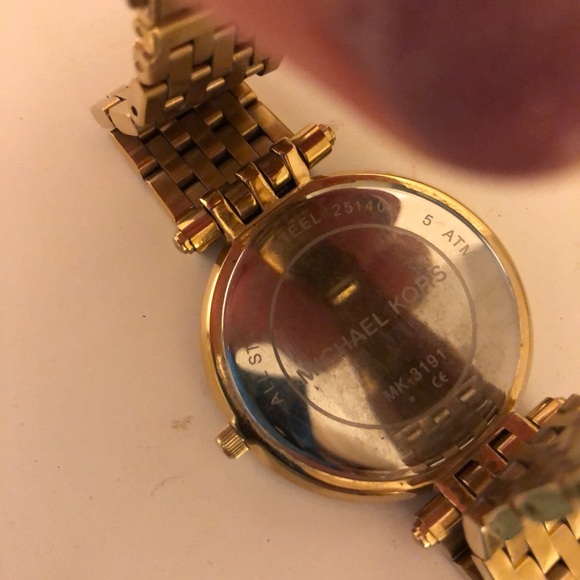 Michael Kors gold watch - Picture 5 of 6